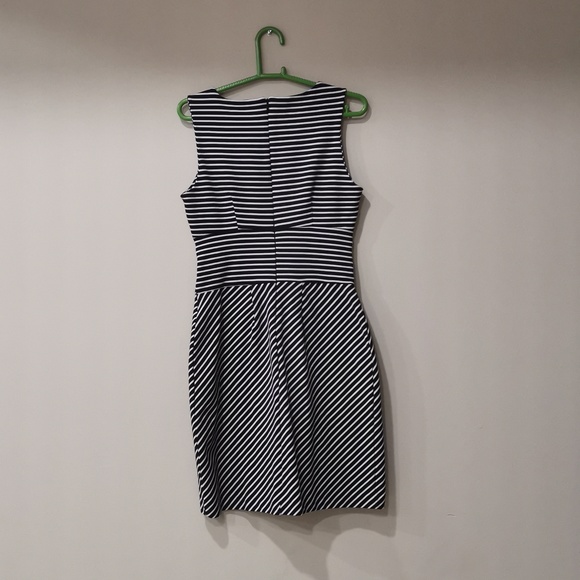 Gap | Black and White Stripe Dress - Picture 4 of 4